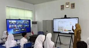 4.500 SMA/SMK di Jabar Kebagian Smart Board Program Presiden Prabowo