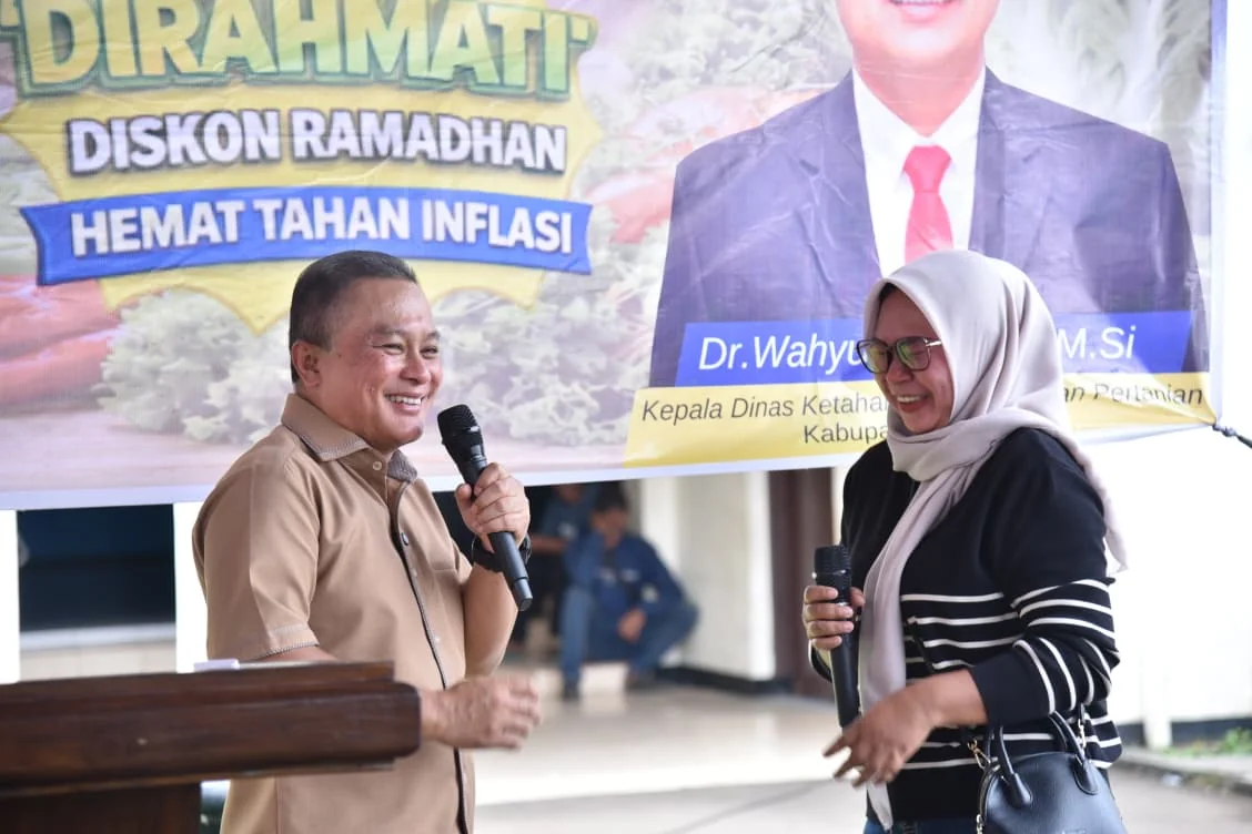Bupati Kuningan Dian Rachmat Yanuar secara resmi membuka kegiatan Gerakan Pangan Murah (GPM) “Padaringan” Tahun 2026 di Desa Panawuan.Dok-IKP/Diskominfo/Prokompim