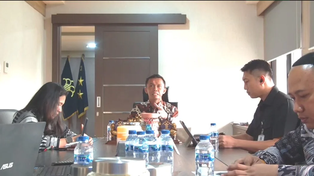 Melalui Zoom Meeting, Kepala Bagian TU &amp; Umum Archie Tigor Mangunsong dan pegawai Bagian TU &amp; Umum Kanwil Jabar.Ist