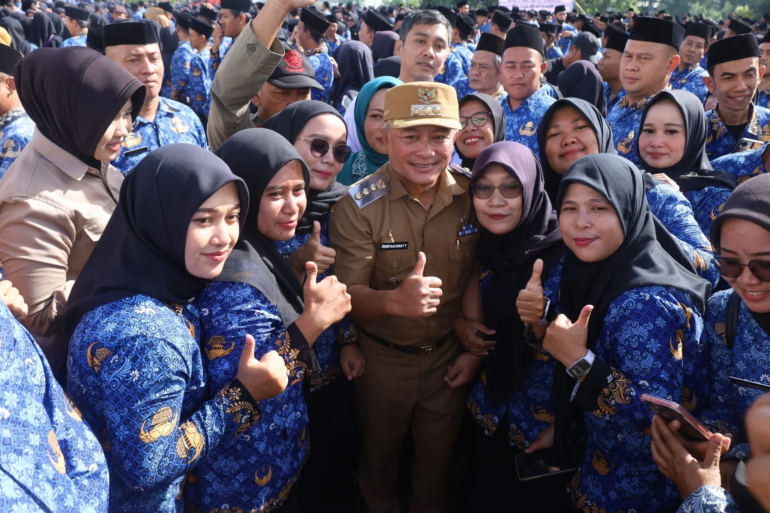 Bupati Kuningan Dr. H. Dian Rachmat Yanuar, M.Si menegaskan bahwa para PPPK yang menerima SK kini telah menjadi bagian dari Pemerintah Daerah Kabupaten Kuningan.Ist