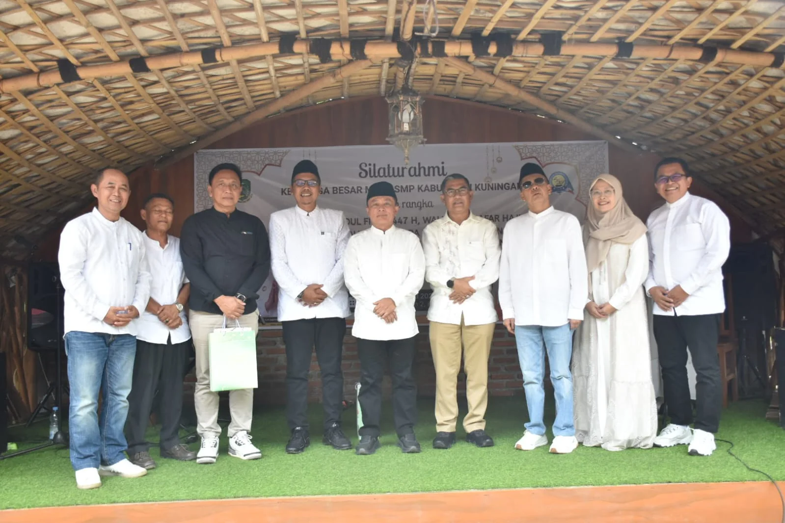 Bupati Kuningan Dian Rachmat Yanuar mengajak seluruh insan pendidikan untuk terus memperkuat kebersamaan dan komitmen dalam memajukan dunia pendidikan, dalam momentum silaturahmi Keluarga Besar MKKS SMP Kabupaten Kuningan pada kegiatan Halalbihalal Idul F