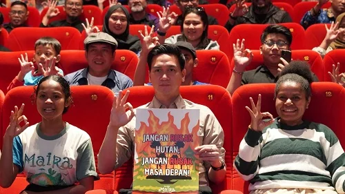 Wakil Bupati Sumedang M. Fajar Aldila nonton bareng film Teman Tegar: Maira “Whisper from Papua” di XXI Jatinangor Town Square.Dok-Diskominfosanditik Sumedang