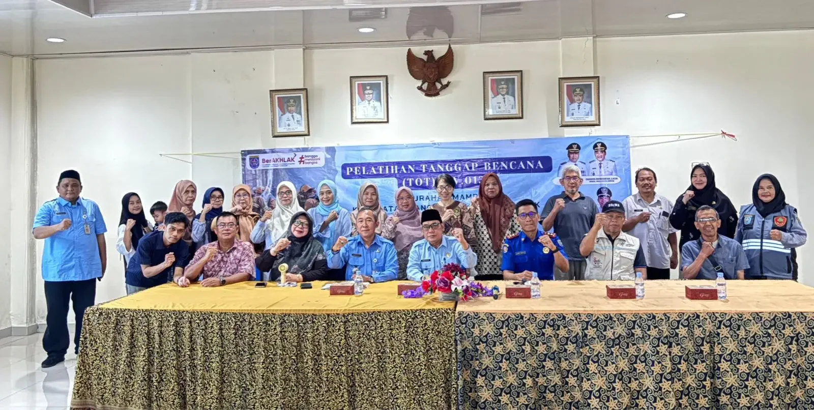 Pelatihan tanggap bencana kebakaran di Kantor Kelurahan Mampang, Kecamatan Pancoran Mas, belum lama ini. (Foto: Diskominfo Depok/ Narasumber).