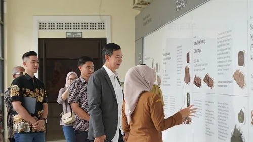 Kunjungan penjajagan investasi dipimpin Chandra Tambayong, Board of Commissioner  BIG disambut Bupati Dony Ahmad Munir didampingi Wakil Bupati M. Fajar Aldila bersama jajaran Pemerintah Kabupaten Sumedang di Pusat Pemerintahan Sumedang.Dok-Diskominfosandi