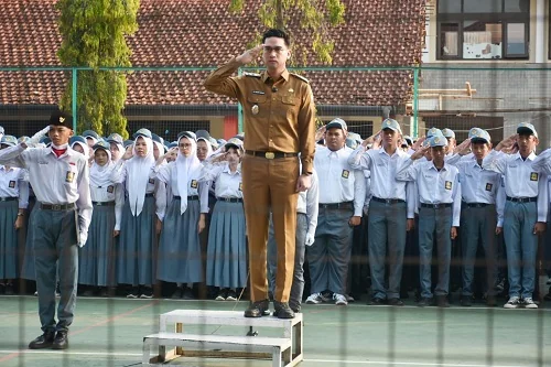 Wakil Bupati Sumedang M. Fajar Aldila yang menjadi Pembina Upacara di SMAN 3 Sumedang.