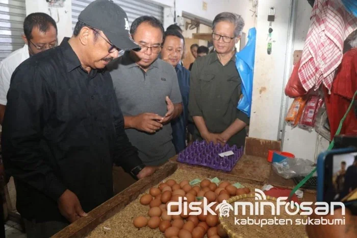 Bupati Sukabumi, Asep Japar, usai melakukan peninjauan langsung ketersediaan dan harga bahan pokok di Pasar Cibadak.Ist