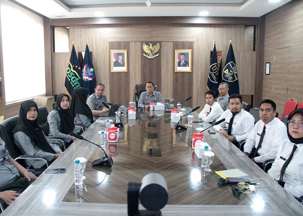 Kepala Kantor Wilayah Kemenkum Jabar Asep Sutandar bersama Kepala Bagian TU &amp; Umum Archie Tigor Mangunsong.Ist