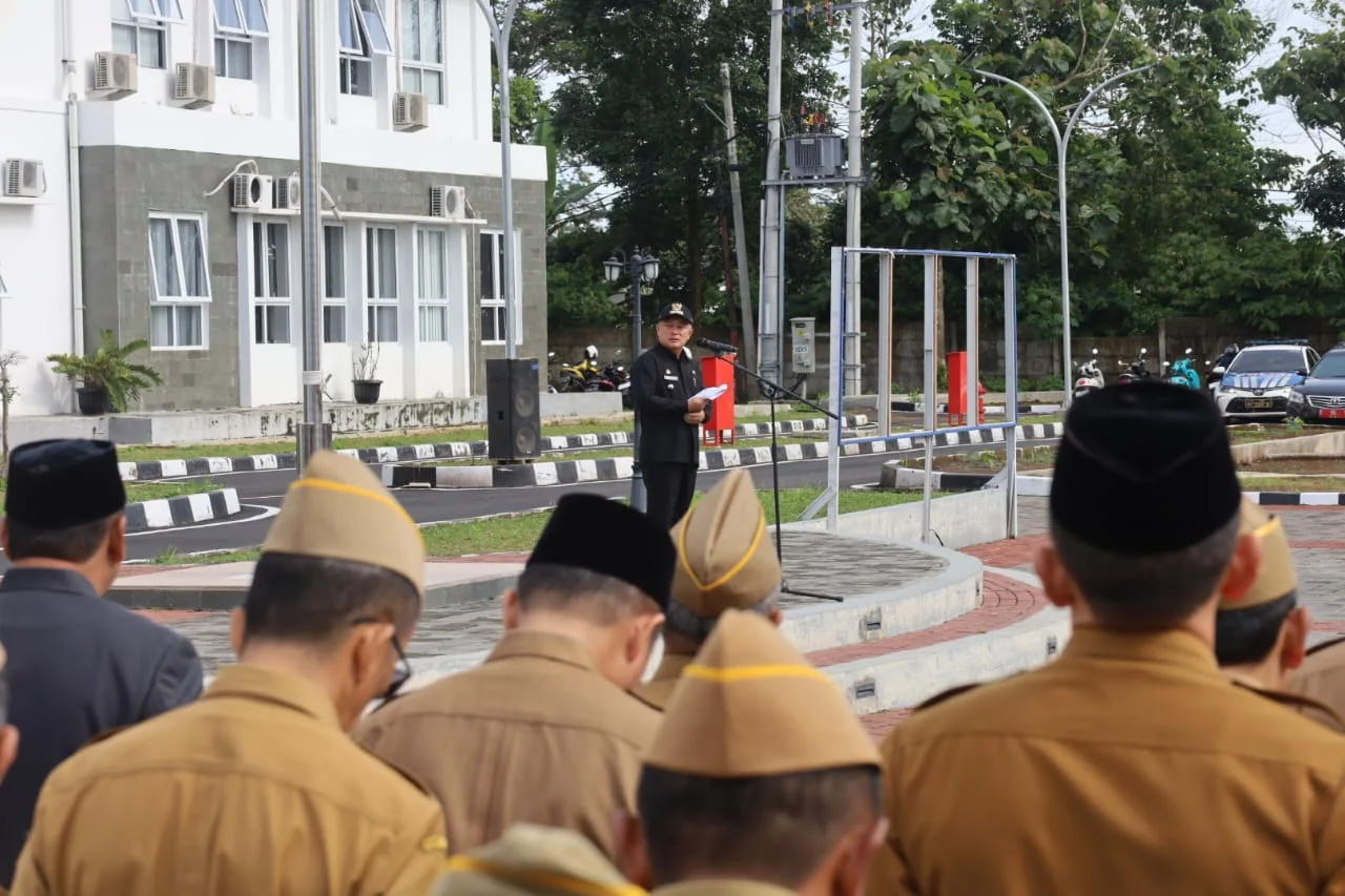 Bupati Kuningan, Dr. H. Dian Rachmat Yanuar, M.Si. mengumumkan hasil monitoring dan evaluasi (monev) pengelolaan website dan media sosial.Ist