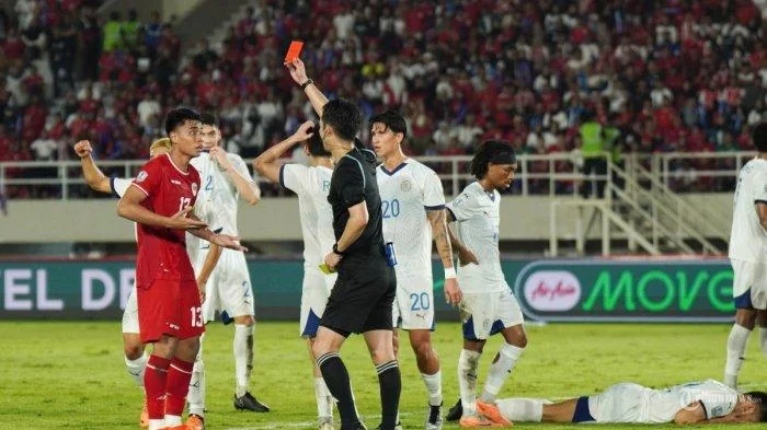 Petaka penalti terjadi saat  Muhammad Ferrari menerima kartu merah saat melawan Filipina pada laga pamungkas Grup B Piala AFF 2024 di Stadion Manahan, Solo, Sabtu (21/12/2024).