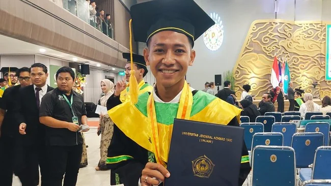 Pemain Persib Beckham Putra Resmi Jadi Sarjana Ilmu Pemerintahan