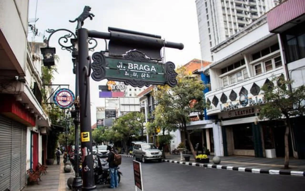 Jalan Braga salah satu favorit tempat wisata di Bandung.