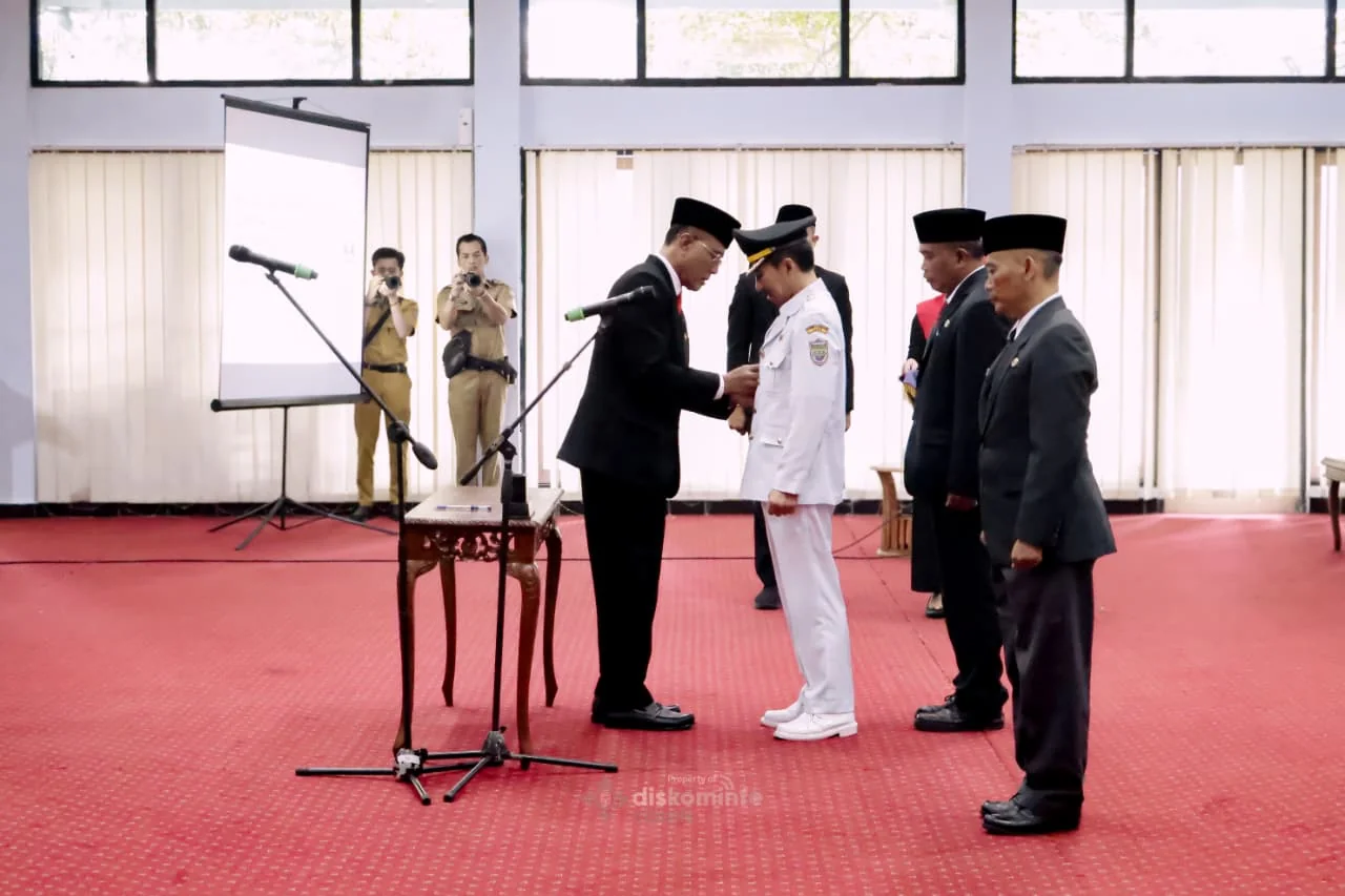 Bupati Ciamis Herdiat Sunarya melantik dan mengambil sumpah jabatan pejabat administrator atau Eselon III.Ist