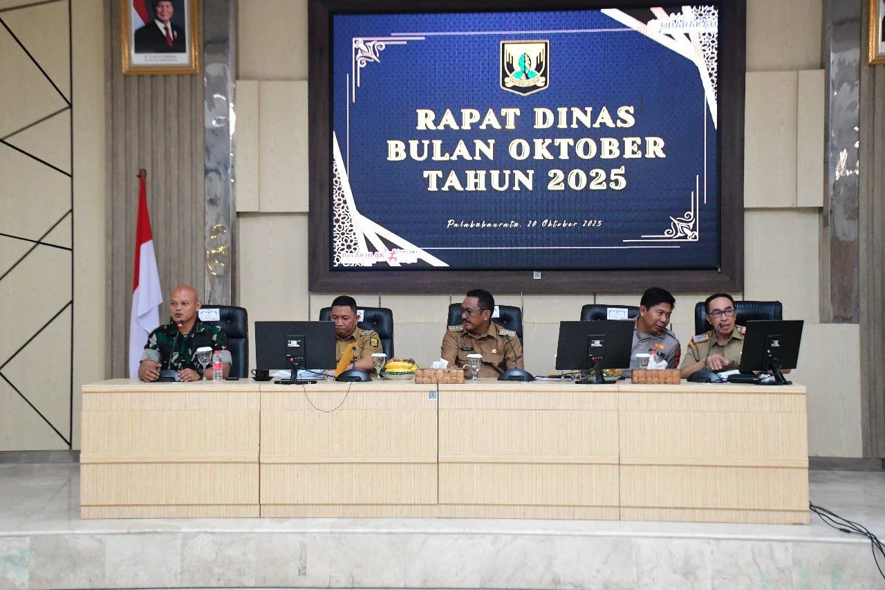 Bupati Sukabumi memimpin Rapat Dinas Bulan Oktober 2025 yang diselenggarakan di Aula Sekretariat.Ist