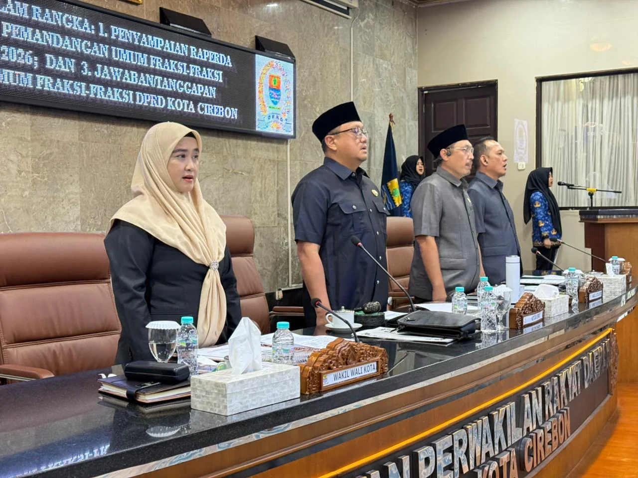 Wakil Wali Kota Cirebon, Siti Farida Rosmawati hadir dalam rapat paripurna di Griya Sawala DPRD Kota Cirebon.Ist