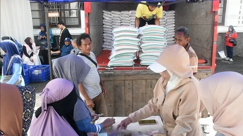 Lonjakan harga kebutuhan pokok dalam beberapa pekan terakhir mendapat perhatian serius dari Pemerintah Daerah Kabupaten Sumedang.Ist