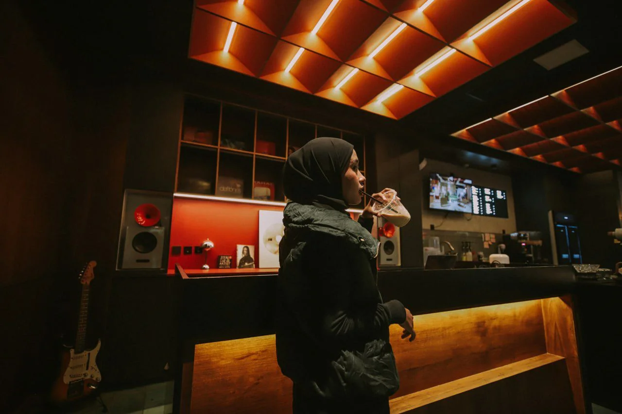 Bagi pecinta kafe dengan suasana santai dan estetik, Homer Coffee hadir sebagai pilihan baru yang wajib dikunjungi di Kota Bandung.Dok-Diskominfo Kota Bandung