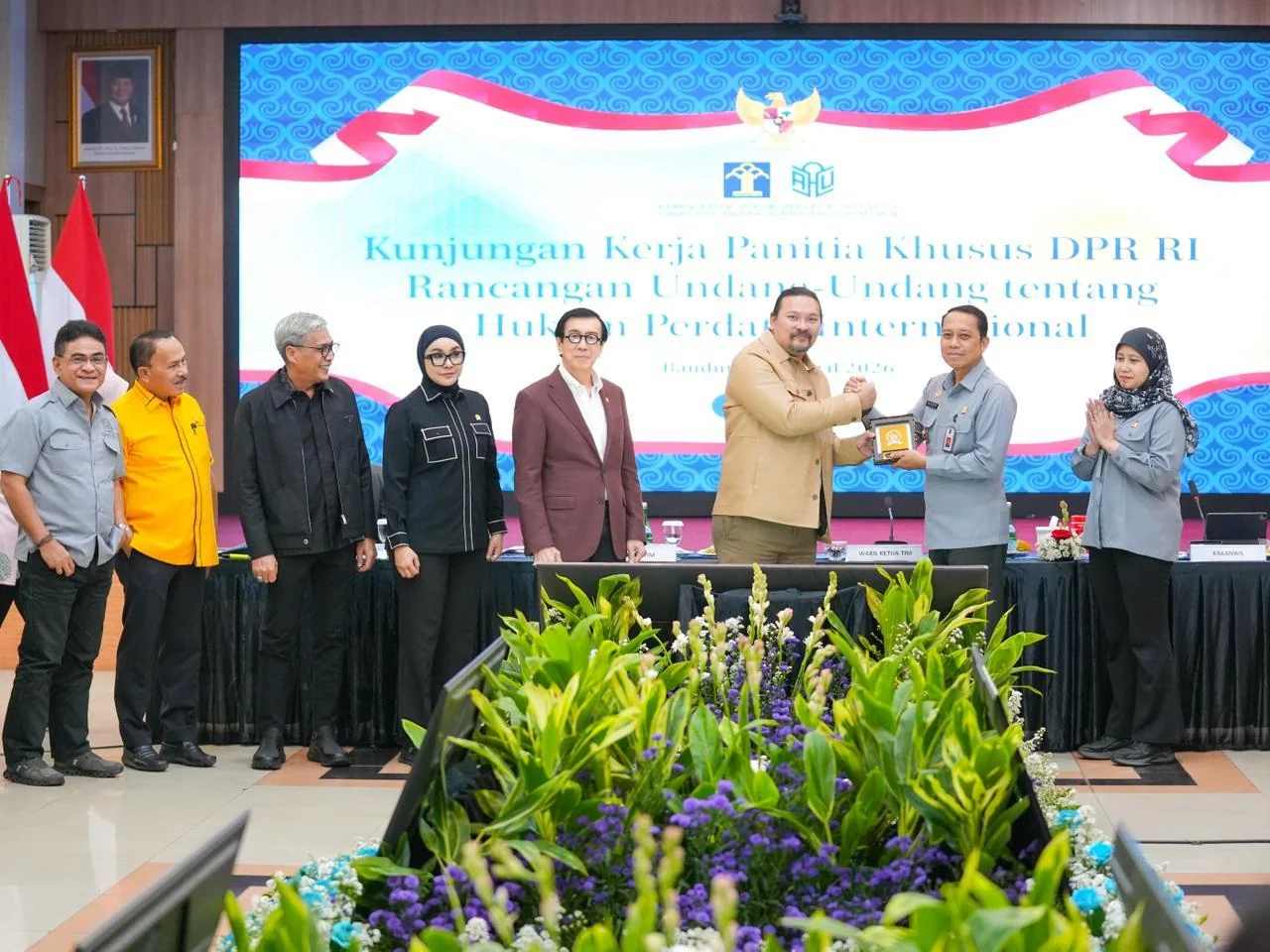 Kantor Wilayah Kementerian Hukum (Kemenkum) Jawa Barat menggelar Diskusi Publik dalam rangka Kunjungan Kerja Panitia Khusus (Pansus) DPR RI terkait Rancangan Undang-Undang tentang Hukum Perdata Internasional.Dok-Humas Kemenkum Jabar
