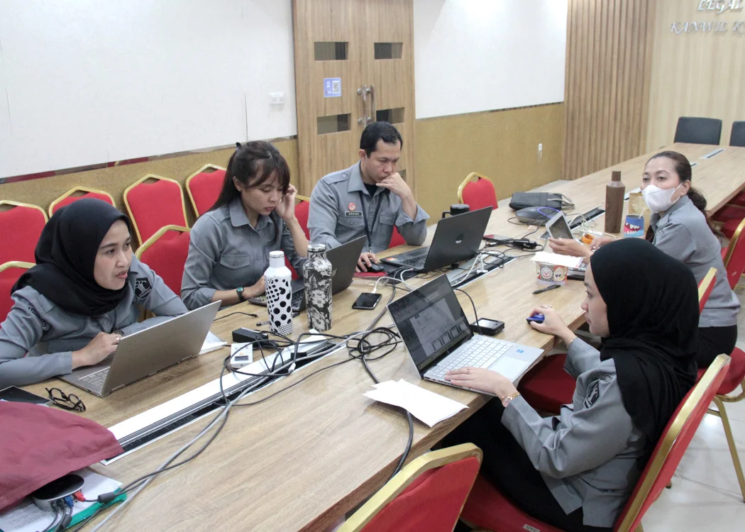 Perancang PUU Kanwil Kemenkum Jabar Shendy dan Erdian.Ist