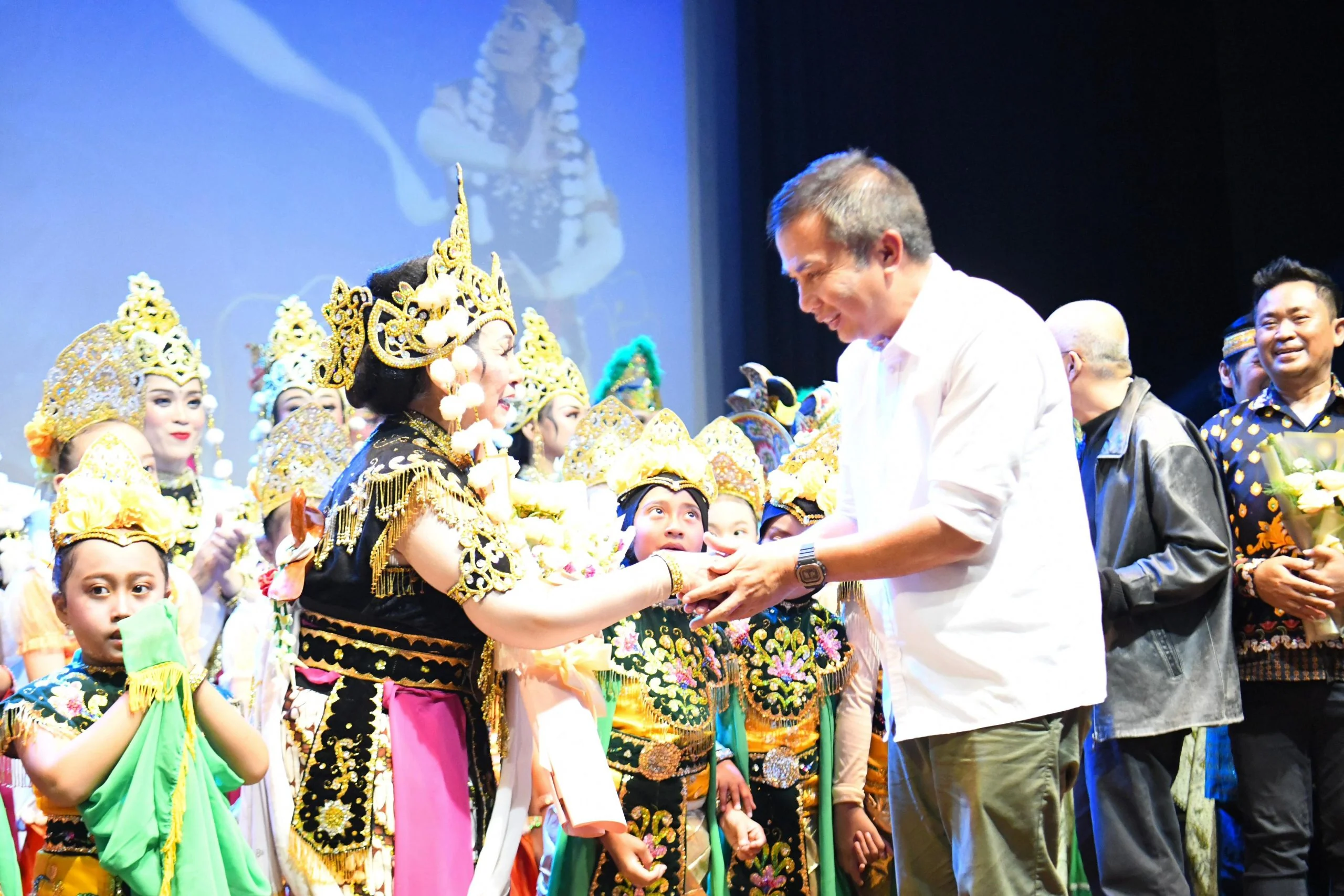 Jalan sejarah Tari 80 tahun Indrawati Lukman di Gedung de Majestic Braga Kota Bandung (Dok-Biro Adpim Jabar)