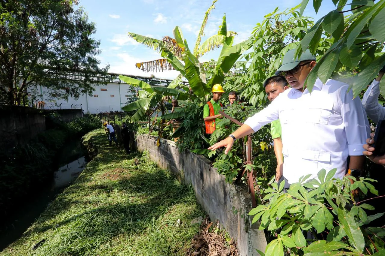 Wali Kota Bandung Muhammad Farhan saat monitoring Program Prakarsa Bandung Utama di Kelurahan Pakemitan, Kecamatan Cinambo.Dok-Diskomimfo Kota Bandung