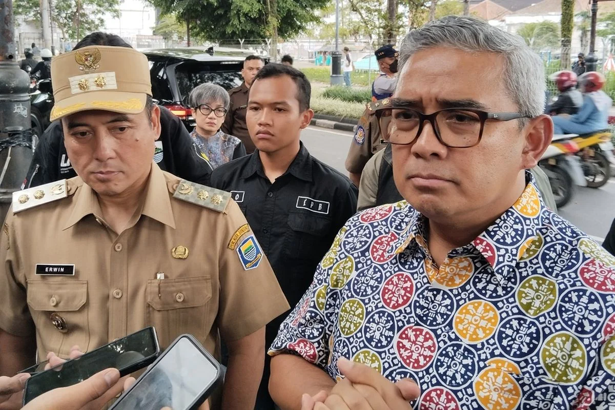 Erwin Tersandung Kasus Hukum, Wali Kota Bandung Farhan Mengaku Sedih