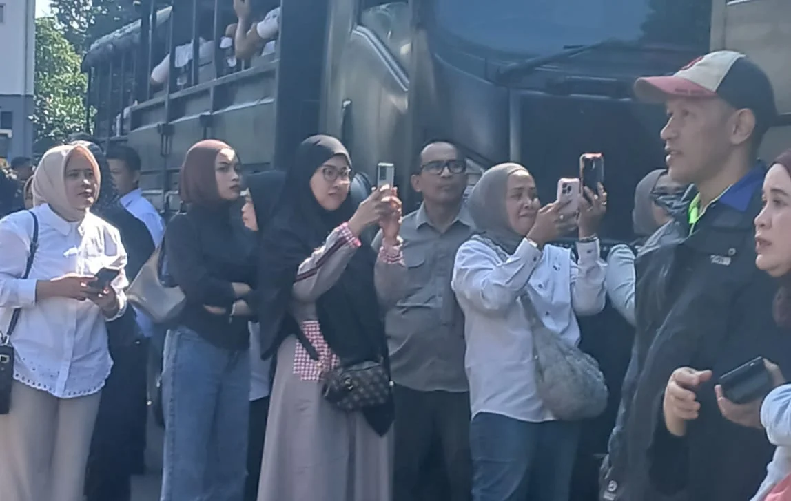 Kadisdik Jabar, Dr.H.Purwanto lepas program pacawaluya kelompok delapan.Dok-Ida Farida