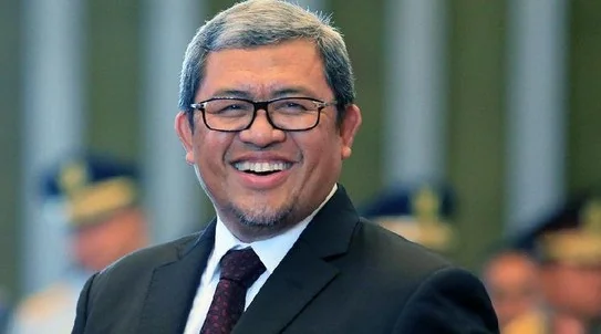 Mantan Gubernur Jawa Barat, Ahmad Heryawan Dilantik Pupuhu BAM DPR RI, Ngagentos Pamajikanna