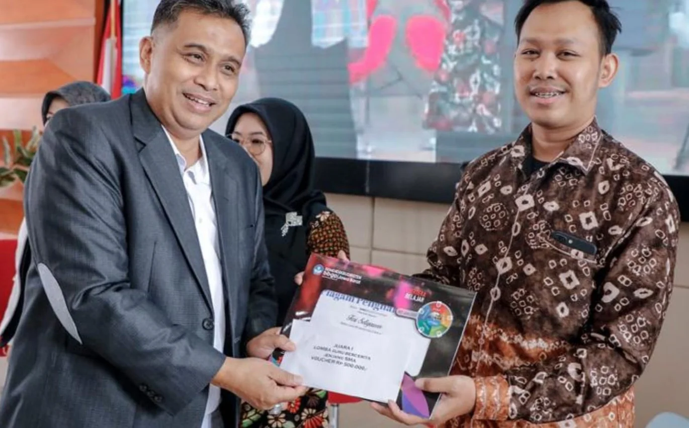 Plt Kadisdik Jabar, Deden Saepul Hidayat acara Puncak Peringatan Hardiknas BBGTK Jabar di Auditorium Rempug Jukung BBGTK Jabar, Kota Bandung, Rabu, 28 Mei 2025. Nizar