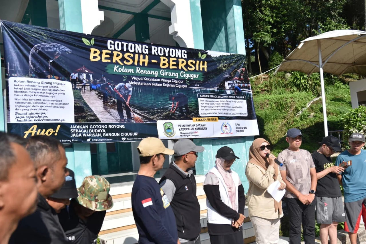 Wakil Bupati Kuningan, Tuti Andriani, S.H., M.Kn mewakili Bupati Kuningan menghadiri kegiatan gotong royong bersih-bersih Balong Girang Cigugur.Dok-Diskominfo Kuningan