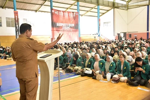 Bupati Sumedang Dony Ahmad Munir meminta mahasiswa peserta KKN Unsap untuk peduli lingkungan.Diskomimfosanditik