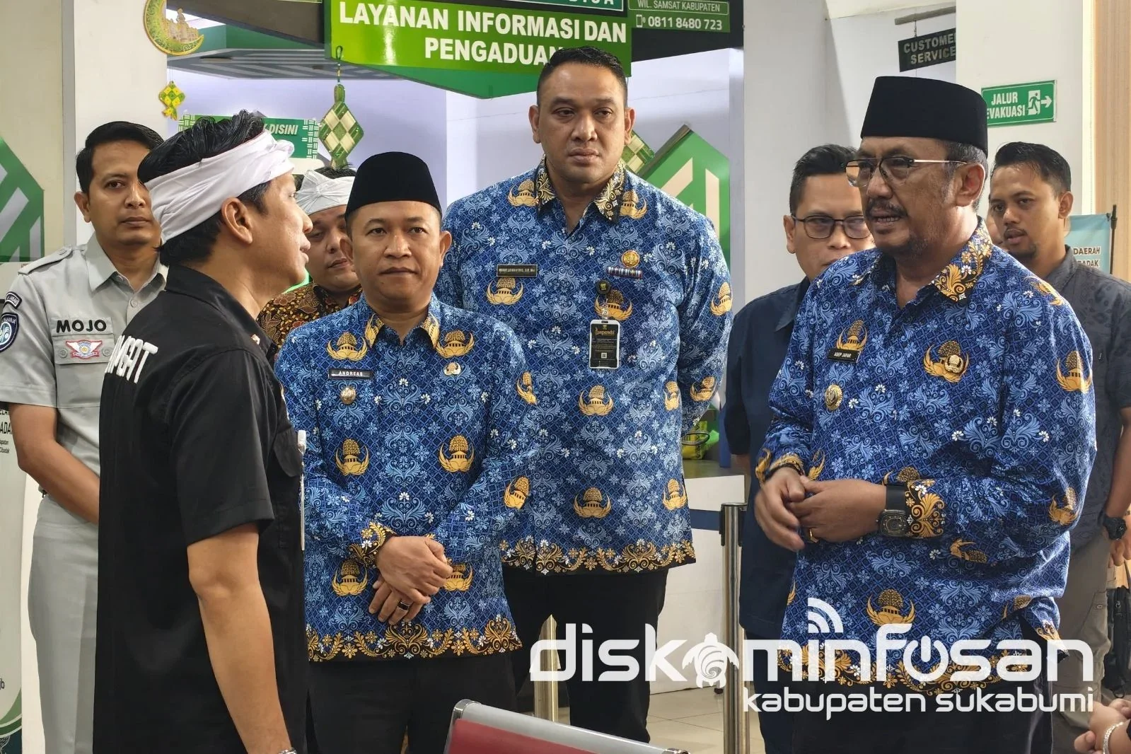 Bupati Sukabumi Asep Japar meninjau langsung pelayanan di Kantor Sistem Administrasi Manunggal Satu Atap (Samsat) Cibadak.Dok- Bid IKP/Diskominfosan