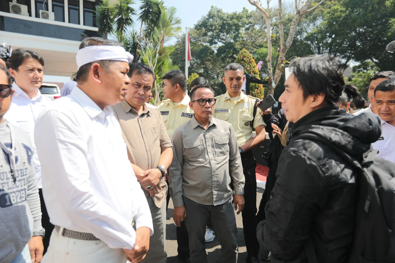 Gubernur Jabar,Dedi Mulyadi sidak SPMB di Disdik Jabar.Dok-Rury