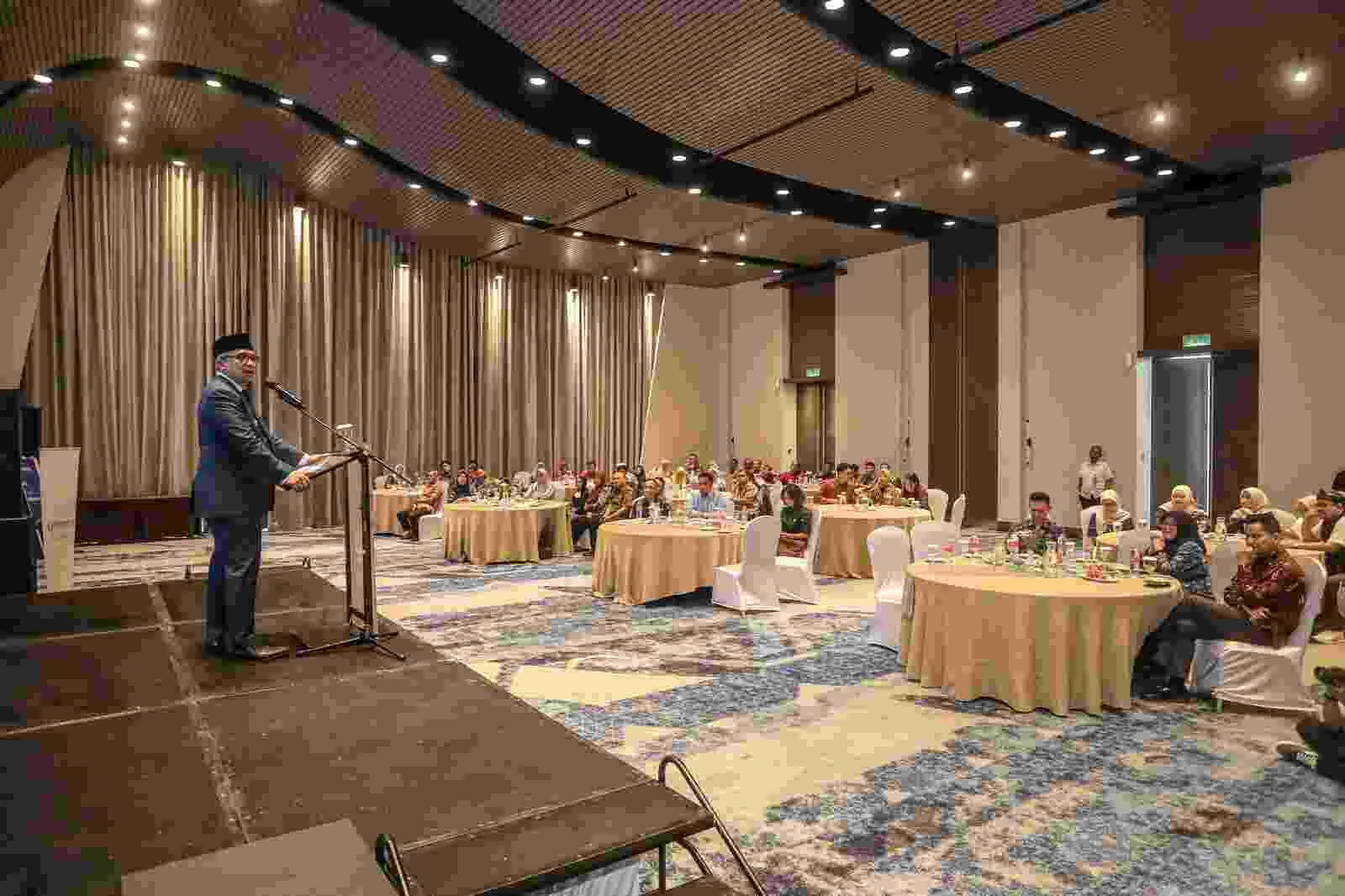 Wali Kota Bandung Muhammad Farhan saat memberikan arahan dalam Pelatihan Prakarsa Batch 2 di Novotel Bandung, Rabu, 28 Oktober 2026.