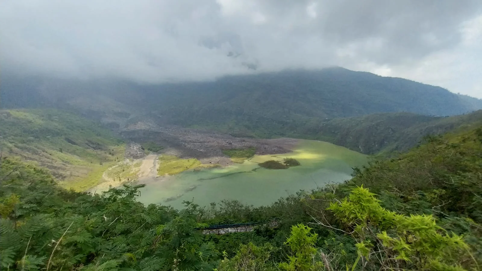 Peninggalan zaman purba di masih ditemukan di wilayah Gunung Galunggung.
