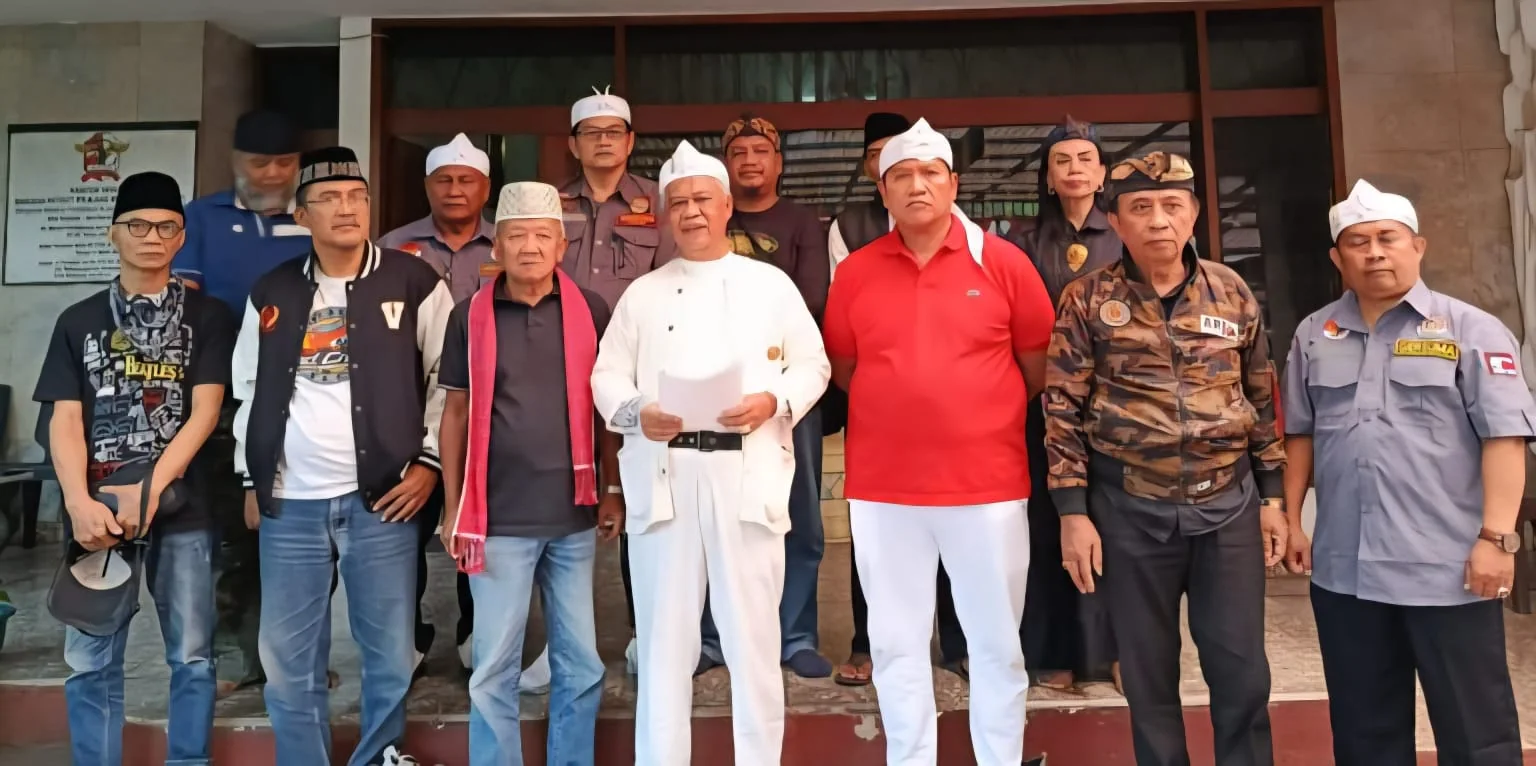 Irjen Pol (Purn) Anton Charliyan bacakan deklarasi damai.