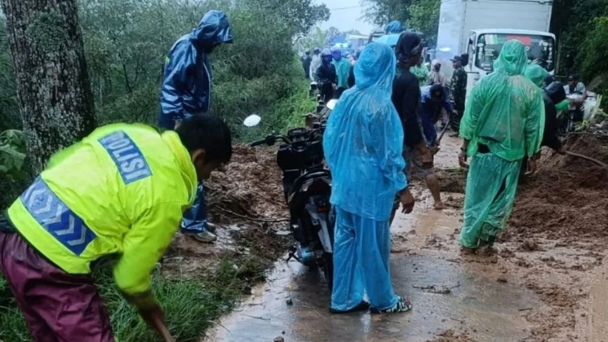 Jalur Selatan Sudah Bisa Dilewati, Longsor Cihurip dan Banjarwangi Rampung Dibersihkan