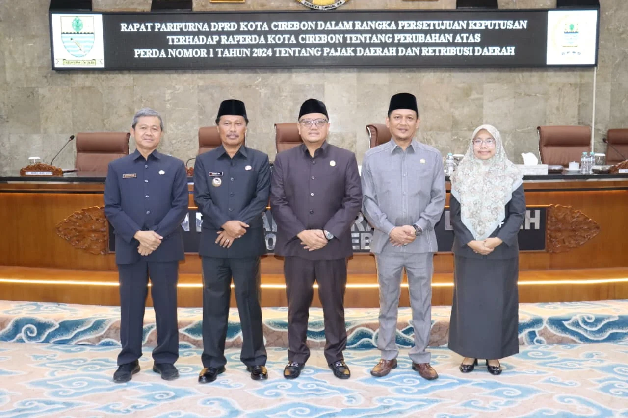 Wali Kota Cirebon, Effendi Edo, menegaskan bahwa penataan ulang regulasi ini merupakan respons cepat terhadap dinamika sosial-ekonomi yang terus berkembang. Dok-Dede Sofyan Hadi dan Devi Triya Andriyani