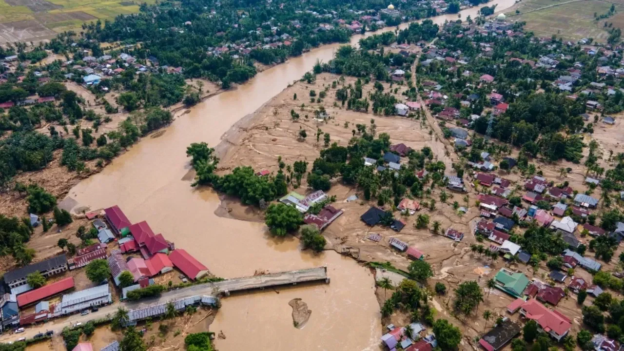 IPDN-Kemendagri Salurkan Bantuan bagi Korban Banjir di Sumatera