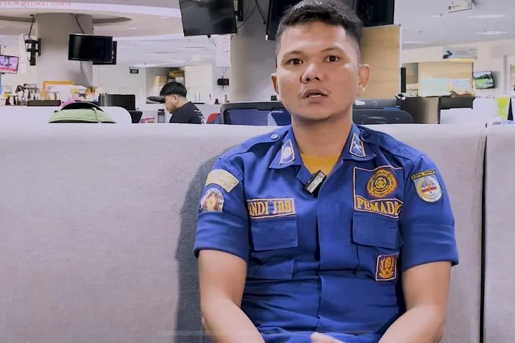 Sandi Butar Butar Petugas Damkar Depok