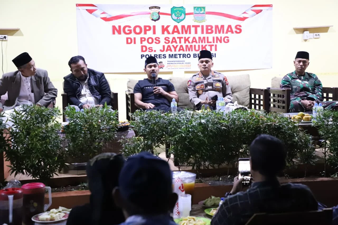 Bupati Bekasi Ade Kuswara Kunang mengajak seluruh masyarakat aktifkan Siskamling.Ist
