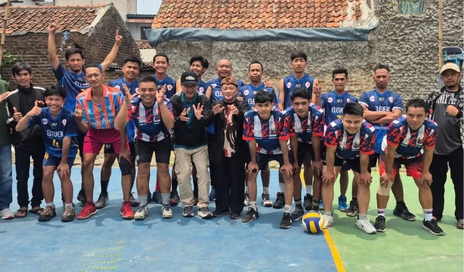 Warga kopo ikuti turnamen bola voli.KS
