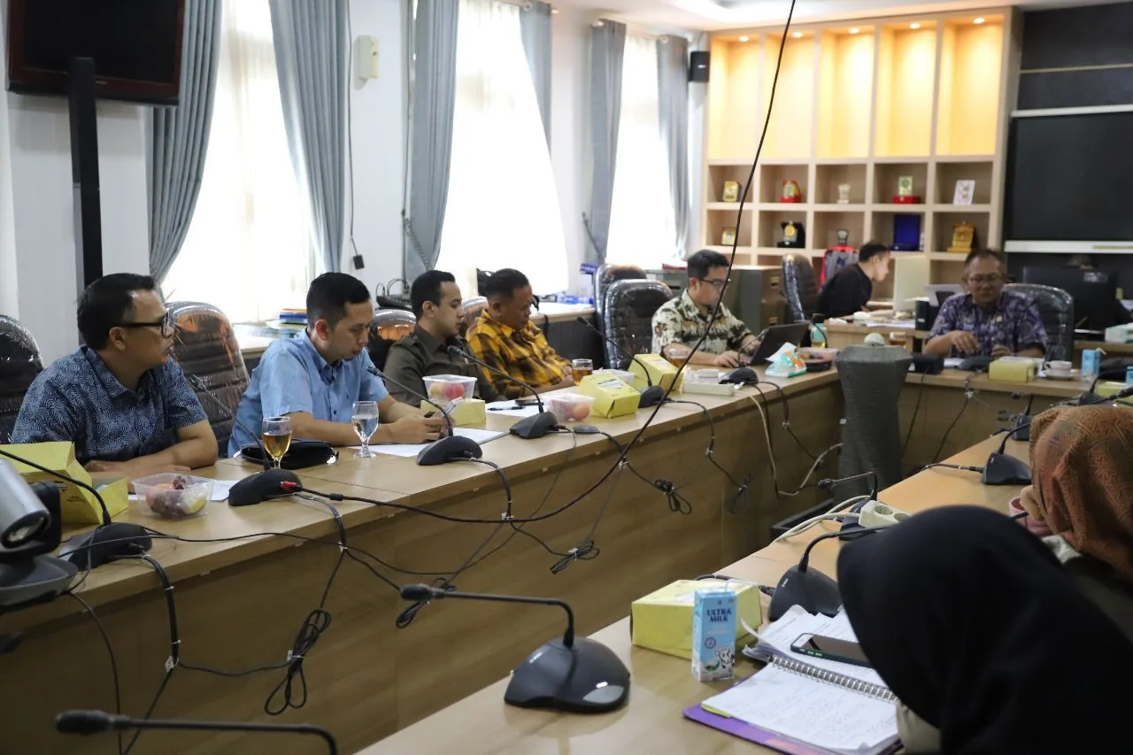 Warga Tamansari Mengadu Komisi C (Rio)