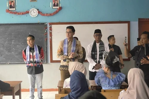 Wakil Bupati Sumedang M. Fajar Aldila memantau pembelajaran sekaligus meninjau kondisi sarana dan prasarana di SMP Negeri 2 Situraja.Dok-Diskominfosanditik Sumedang