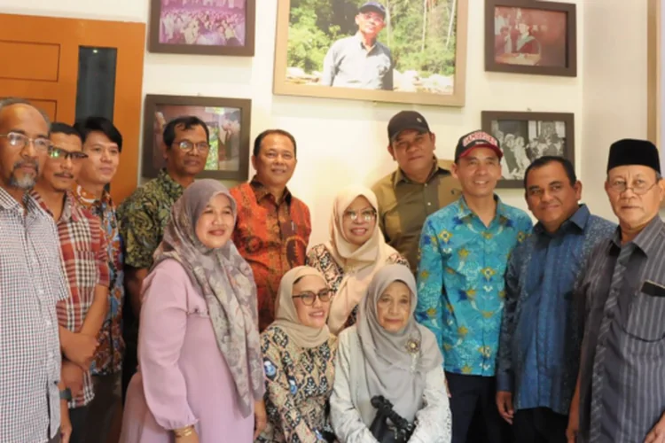 Carita Kasim Arifin, Mahasiswa IPB Pilih Ngajalanan Program Pengabdian Masyarakat 15 Taun Ngabantosan Warga Desa