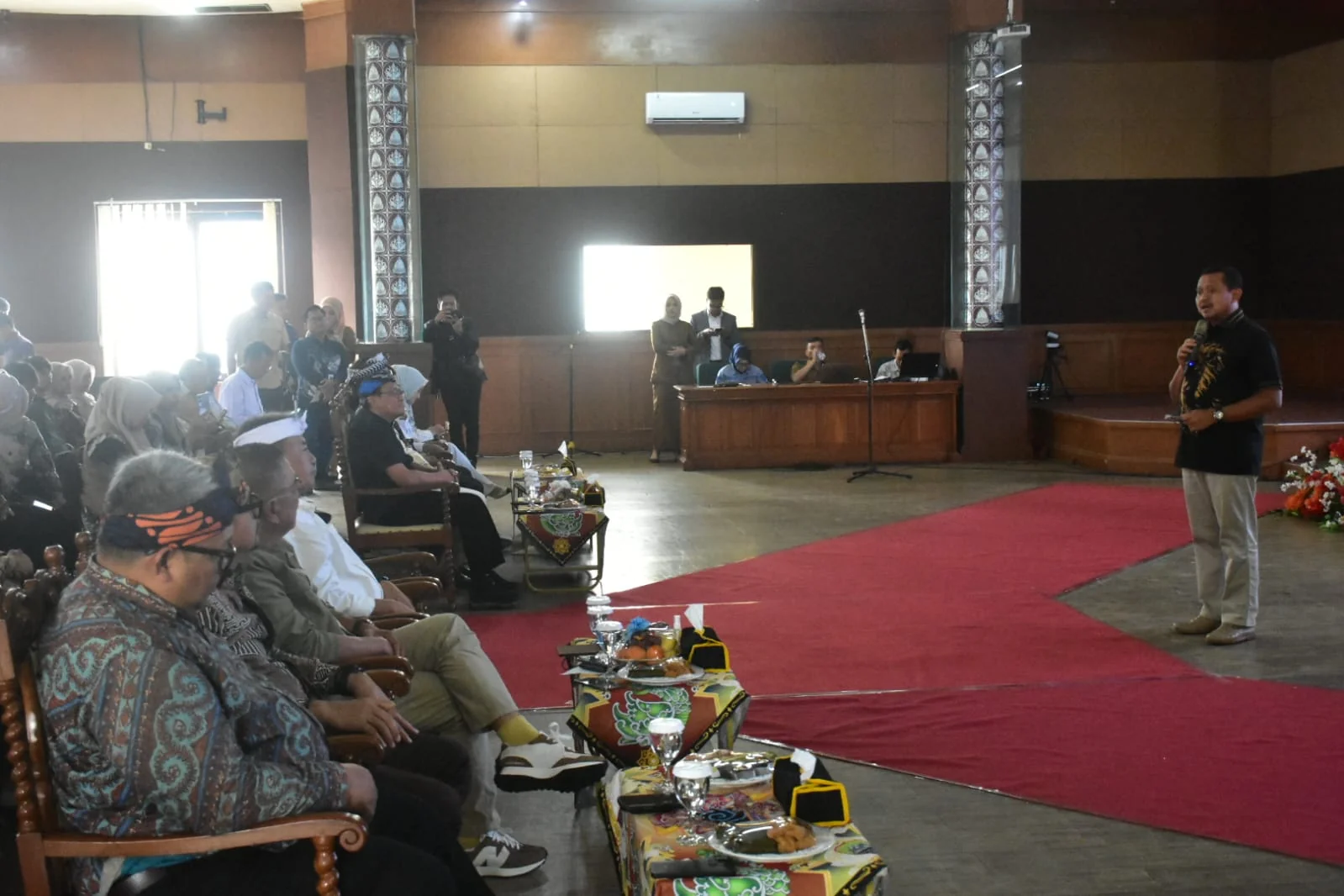 Bupati Sumedang Dony Ahmad Munir membuka Forum Diskusi Ekonomi Regional Jawa Barat bertema "Membangun Ekonomi Digital Berbasis Budaya dan Kearifan Lokal".Dok-Diskominfosanditik Sumedang