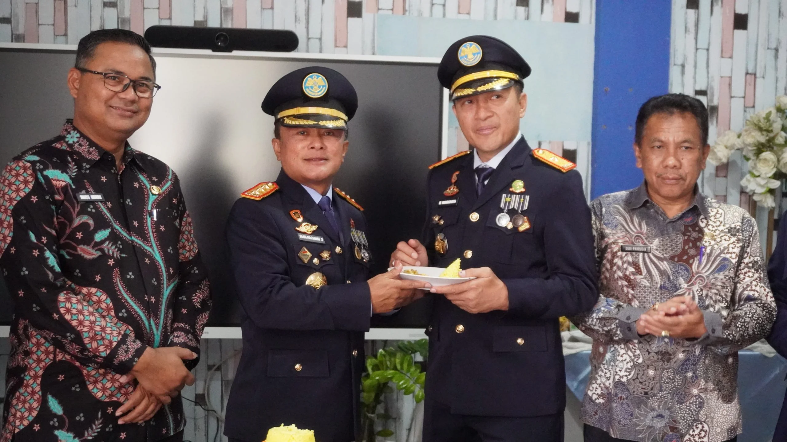 Bupati Kuningan Dr. H. Dian Rachmat Yanuar memimpin jalannya upacara.Ist