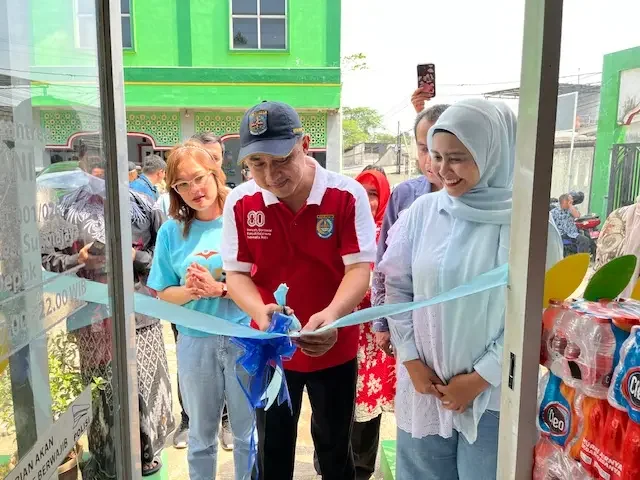 Wakil Wali Kota Depok, Chandra Rahmansyah meresmikan Koperasi Merah Putih di Kelurahan Baktijaya, Sabtu (22/11/25). (Foto: JD 02/Diskominfo)