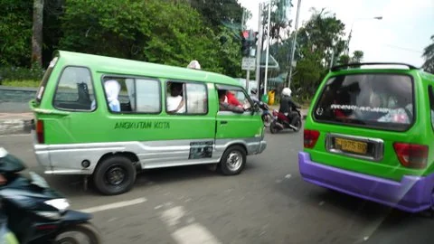 Tak Layak Operasi Lagi, Angkot Tua di Kota Bogor Mulai Dikandangkan