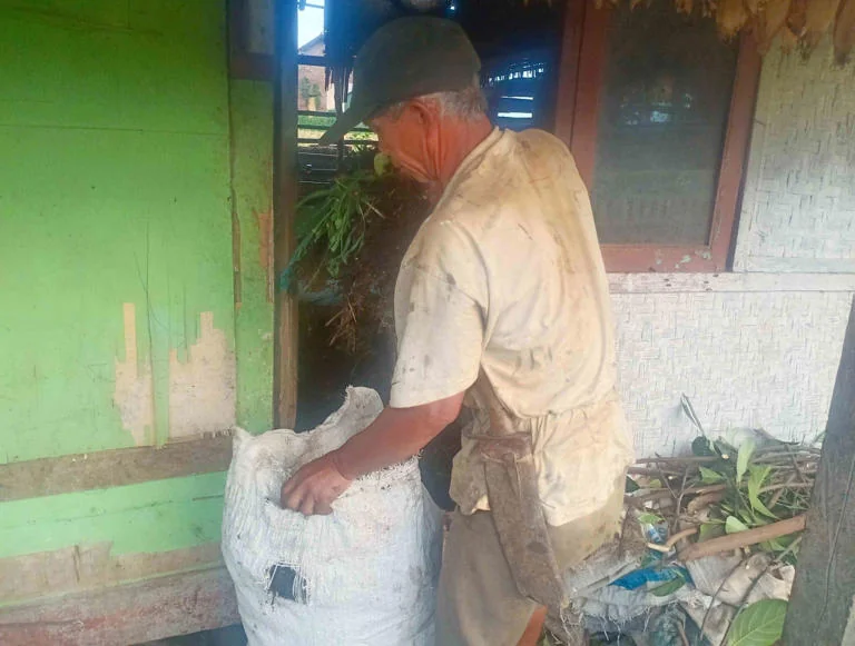 Sukanda, Guru Jadi Patani Mandiri