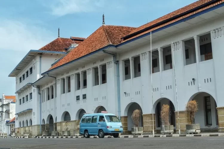 Saksi sejarah perdagangan di kota tua Cirebon.